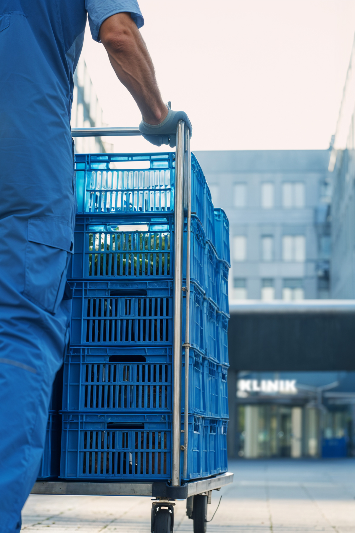 Customized Foodservice liefert Lebensmittel an ein Krankenhaus – Versorgung der Krankenhausverpflegung.